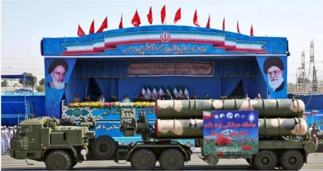 S-300: Οι επιβλητικοί πύραυλοι συνοδεύουν τον Χαμενεΐ όπου πηγαίνει (βίντεο)